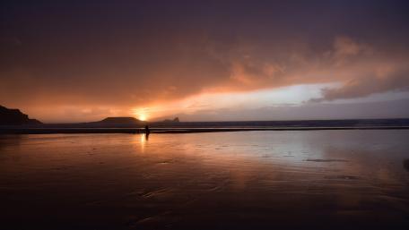Serene Sunset at the Beach Illuminating the Horizon wallpaper