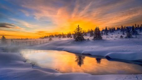 Serenity at Dusk in Winter Wonderland wallpaper