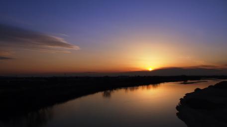 Serene Sunset Over Calm Waters wallpaper