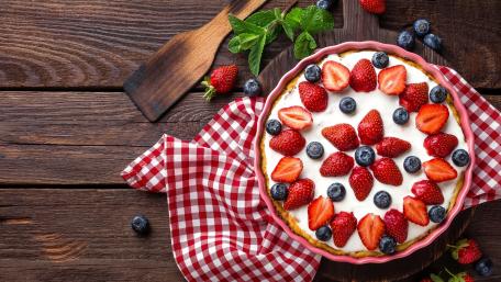 Delicious Berry Tart Temptation wallpaper