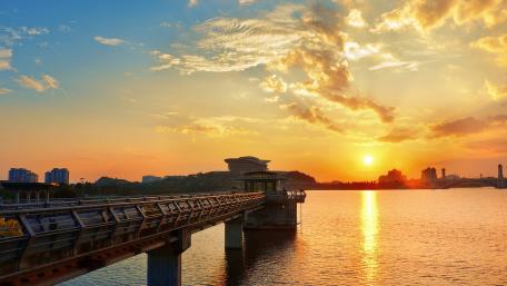 Serene Sunset Over a Cityscape wallpaper