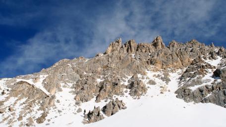 Majestic Snow-Capped Mountains Capturing Nature's Beauty wallpaper