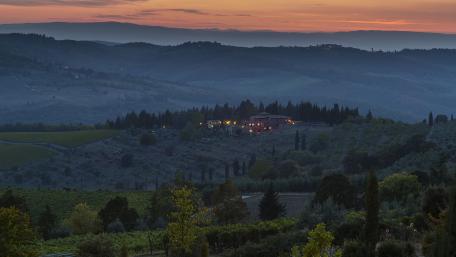 Tranquil Twilight Over Tuscan Hills wallpaper