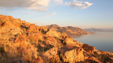 Serene Sunset Over Rocky Shores wallpaper