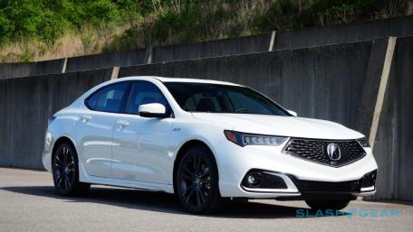 Sleek White Luxury Sedan Wallpaper wallpaper
