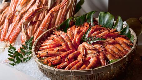 Delicious Seafood Platter Full of Fresh Shrimp and Crab wallpaper