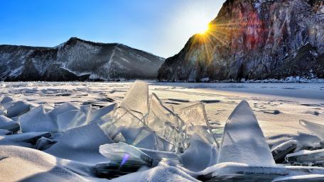 Frozen Serenity in Nature's Embrace wallpaper