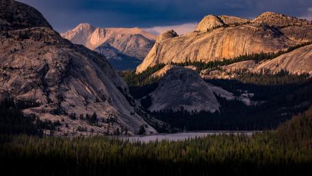 Majestic Mountain Serenity wallpaper