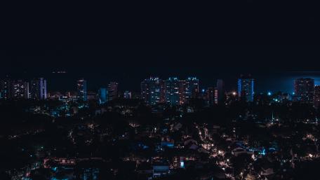 Midnight Glow Over Urban Oasis wallpaper