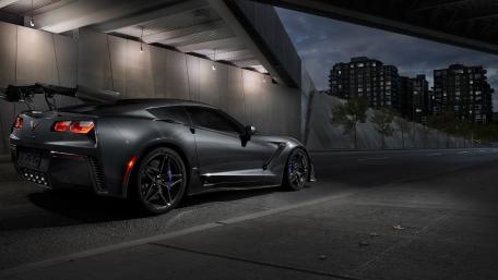 Sleek Nighttime Sports Car Elegance wallpaper
