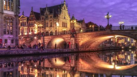 Charming Cityscape at Dusk wallpaper