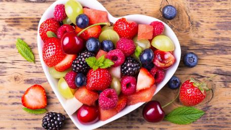 Vibrant Heart-Shaped Fruit Salad Display wallpaper