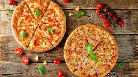 Delicious Pizza Varieties for Food Lovers wallpaper
