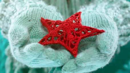 Festive Knitted Star in Cozy Hands wallpaper