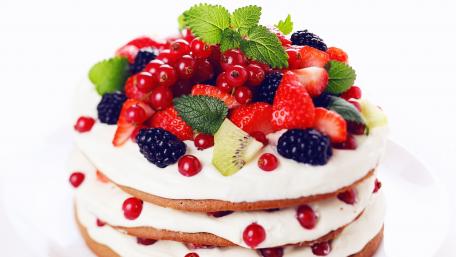 Delicious Berry Cream Cake Wallpaper wallpaper