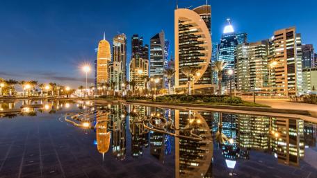Urban Reflections at Dusk in a Modern Cityscape wallpaper