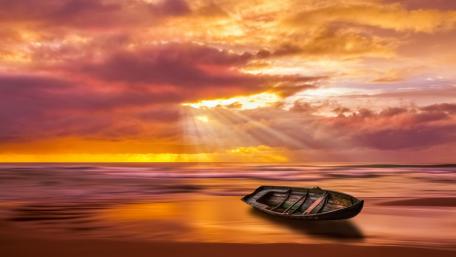 Serenity at Dusk on the Shoreline wallpaper