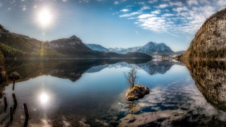 Serene Landscape Reflected in Crystal Clear Waters wallpaper
