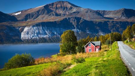 Scenic Cottage by the Lake and Mountains wallpaper