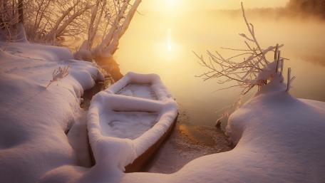 Snowy boat wallpaper