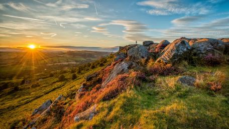 Majestic Sunset Over Rocky Landscape wallpaper