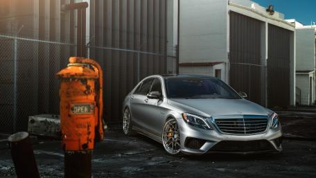 Sleek Modern Mercedes in Urban Setting wallpaper