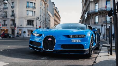 Sleek Blue Bugatti Chiron in the Cityscape wallpaper
