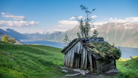 Tranquil Cabin by the Serene Lake wallpaper