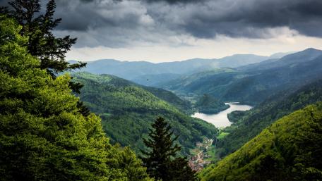 Serene Valley Viewpoint Over a Tranquil Lake wallpaper