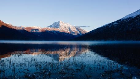 Tranquil Mountain Reflection on Lake Surface wallpaper