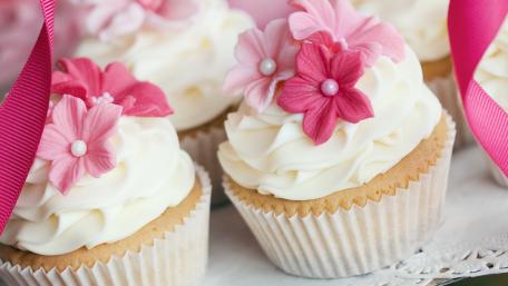 Delightful Floral Cupcakes for Any Occasion wallpaper