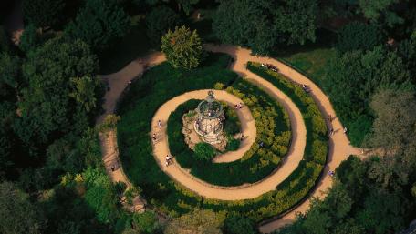 Serene Spiral Garden Pathway wallpaper
