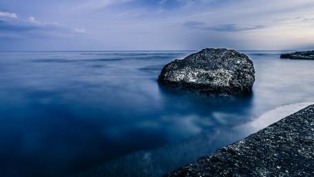 Tranquil Blue Hour Serenity wallpaper