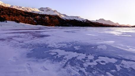 Serene Frozen Landscape at Dusk wallpaper