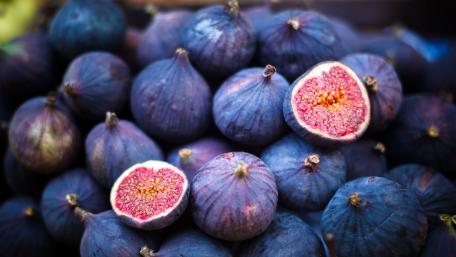 Fresh and Juicy Figs Displayed Beautifully wallpaper
