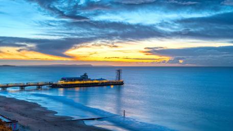 Tranquil Sunset Over the Ocean wallpaper