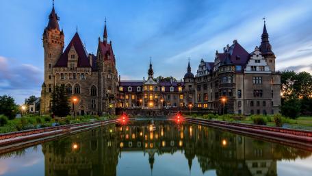 Majestic Castle Reflected in Tranquil Waters wallpaper