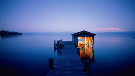 Serene Blue Hour at the Lakeside Pier wallpaper