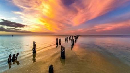 Serene Sunset Over Tranquil Waters wallpaper