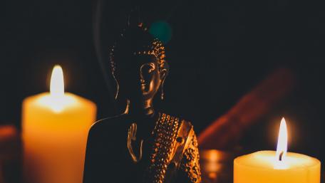 Buddha Statue Illuminated by Candlelight wallpaper