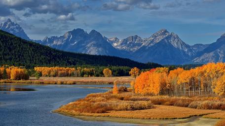 Majestic Autumn Reflections in Nature's Canvas wallpaper