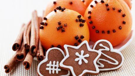 Festive Oranges and Spiced Cookies Delight wallpaper