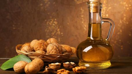 Nutty Delight with Oil Showcase wallpaper