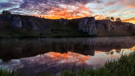 Sunset Reflections Over Serene Waters wallpaper