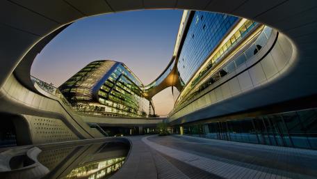 Modern Architectural Marvel in Urban Landscape wallpaper
