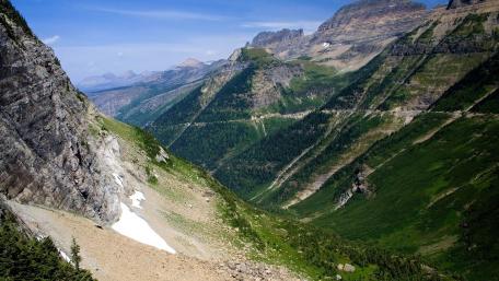 Majestic Mountain Valley View wallpaper