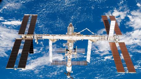 A Stunning View of the International Space Station wallpaper