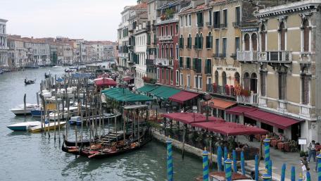 Charming Canal Landscape in Venice wallpaper