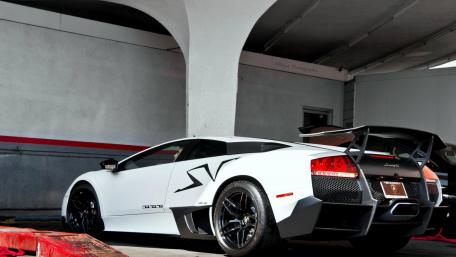 Sleek and Powerful Lamborghini Wallpaper wallpaper