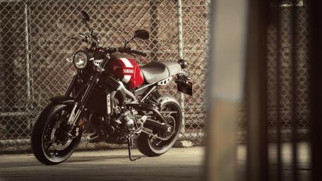 Sleek Yamaha Motorcycle Wallpaper Showcase wallpaper